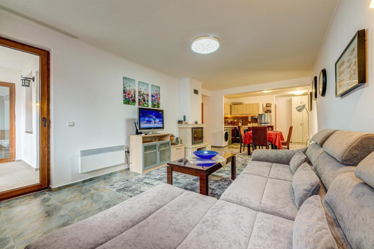 Bright And Spacious 2-Bdr Apartment With Balcony By Flat Mаnager Pamporowo Exterior foto